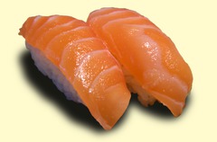 Fotografie eines Lachs-nigiri Fotografie eines Lachs-nigiri